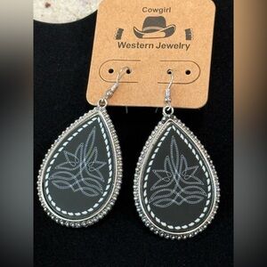 Black Teardrop Boot Stitch Earrings and Necklace Set